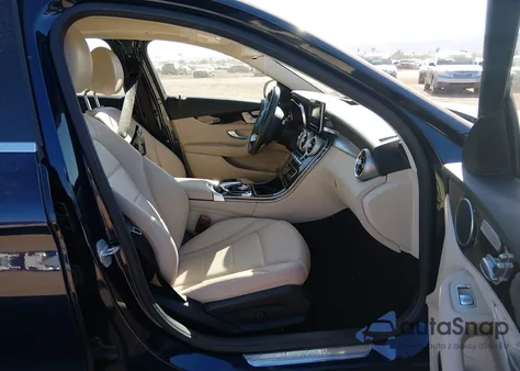 2016 Mercedes-Benz C 300 4Matic из США, поврежденный, VIN 55SWF4KB8GU143383